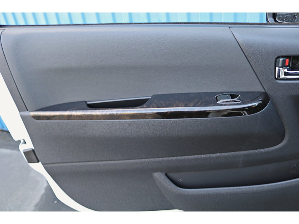 R7年式　ハイエースバン　ダークプライムⅡ　ガソリン2WD　シンプルカスタム♪