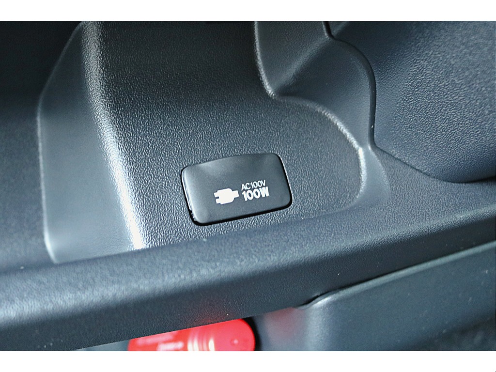 R7年式　ハイエースバン　ダークプライムⅡ　ガソリン2WD　シンプルカスタム♪