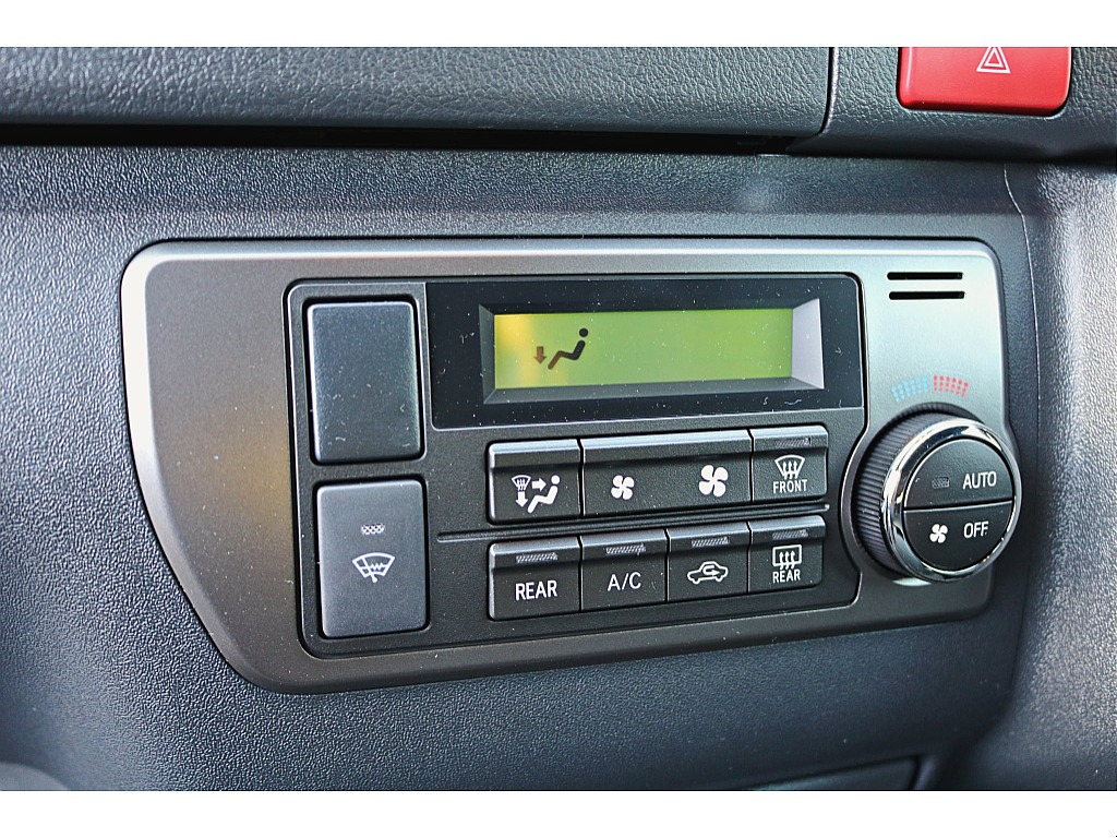 R7年式　ハイエースバン　ダークプライムⅡ　ガソリン2WD　シンプルカスタム♪