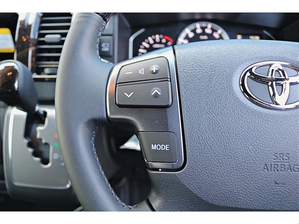 R7年式　ハイエースバン　ダークプライムⅡ　ガソリン2WD　シンプルカスタム♪