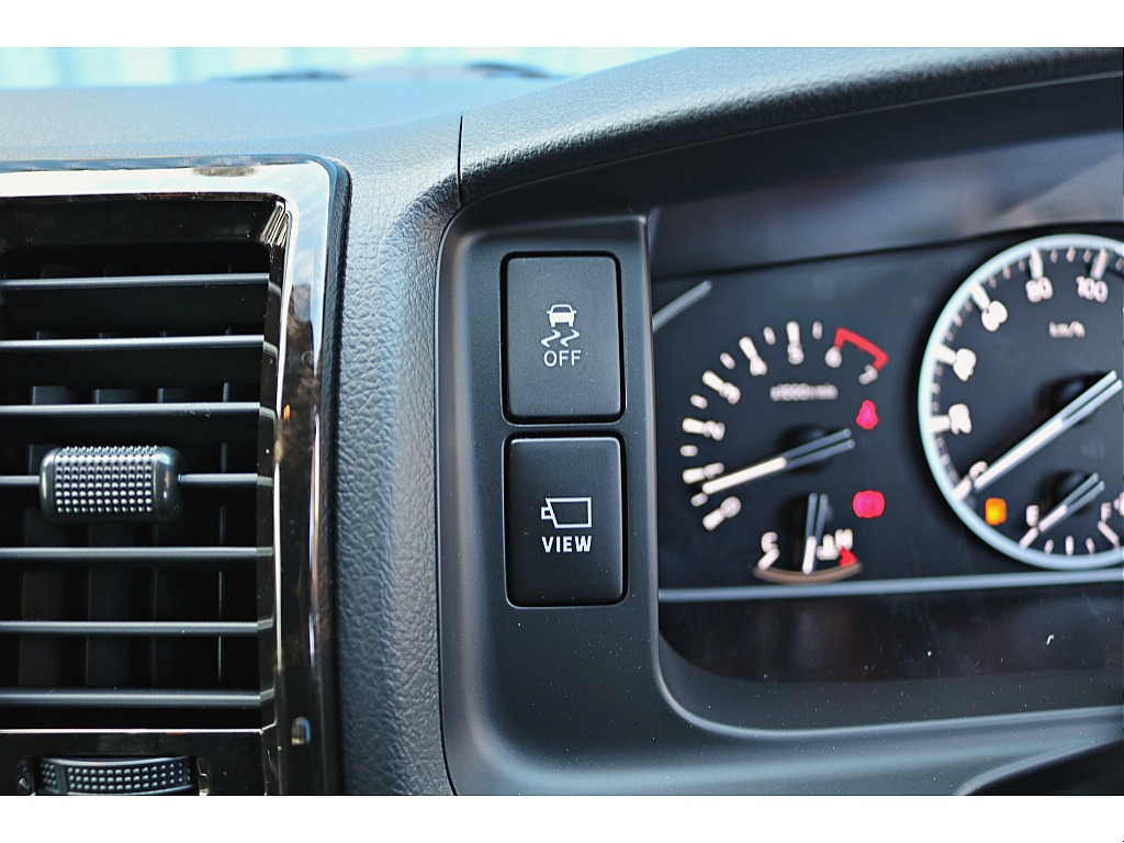 R7年式　ハイエースバン　ダークプライムⅡ　ガソリン2WD　シンプルカスタム♪