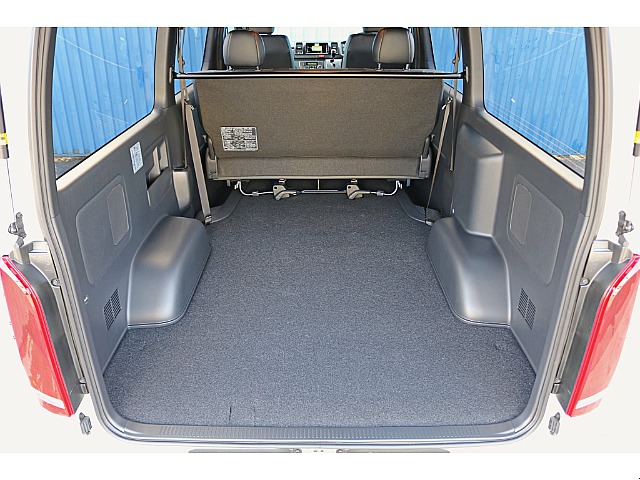 R7年式　ハイエースバン　ダークプライムⅡ　ガソリン2WD　シンプルカスタム♪