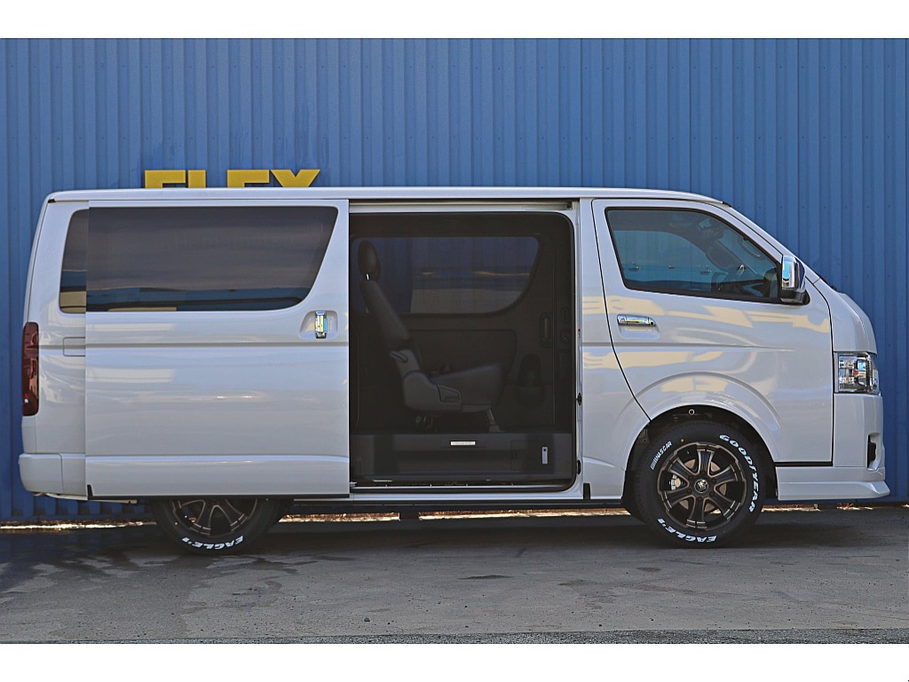 R7年式　ハイエースバン　ダークプライムⅡ　ガソリン2WD　シンプルカスタム♪