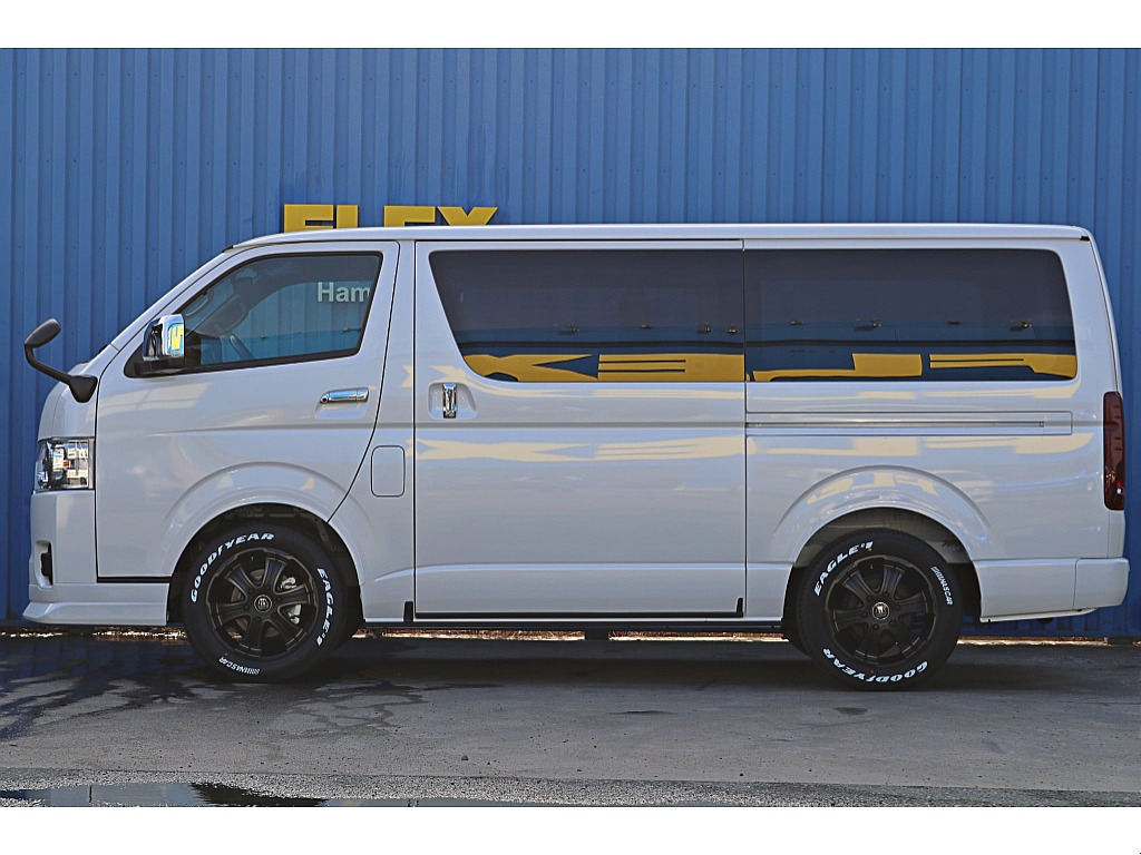 R7年式　ハイエースバン　ダークプライムⅡ　ガソリン2WD　シンプルカスタム♪