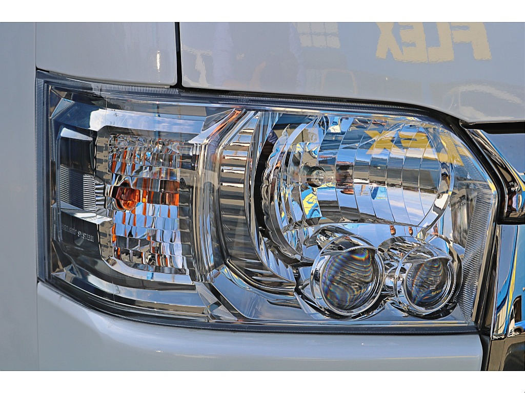 R7年式　ハイエースバン　ダークプライムⅡ　ガソリン2WD　シンプルカスタム♪