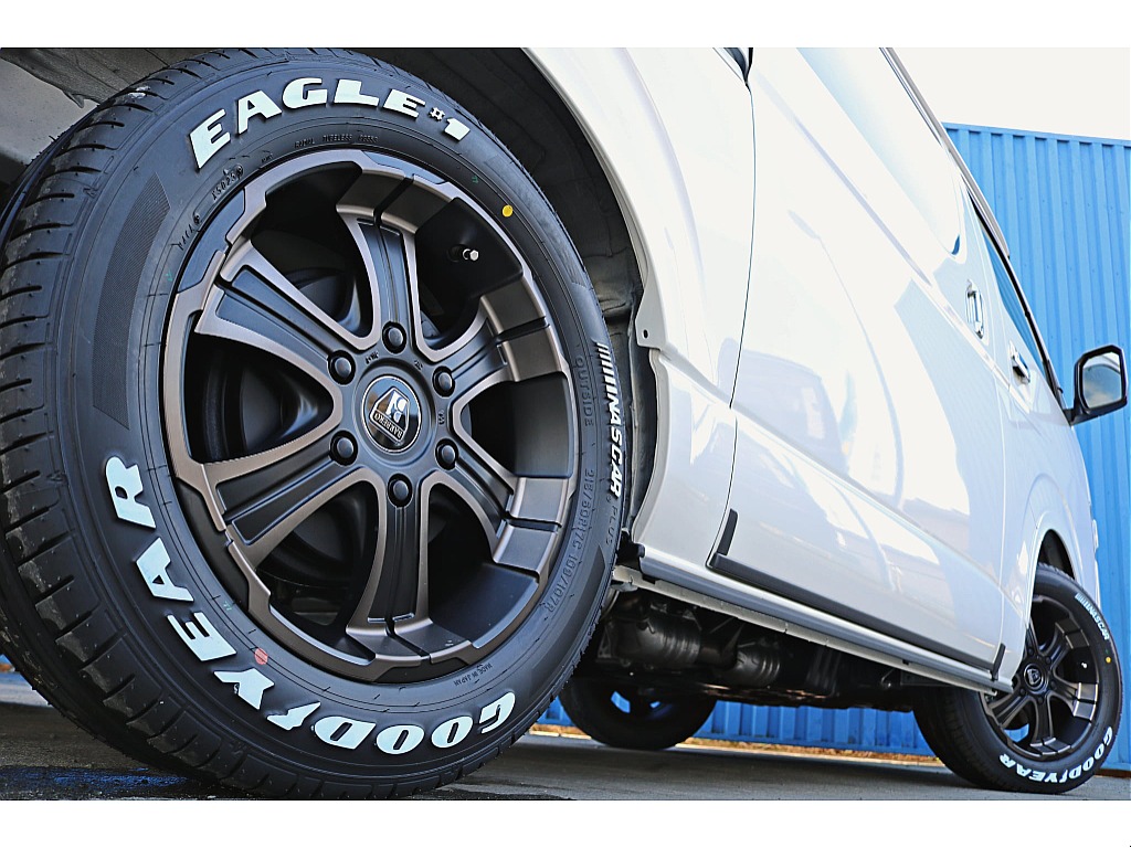 R7年式　ハイエースバン　ダークプライムⅡ　ガソリン2WD　シンプルカスタム♪