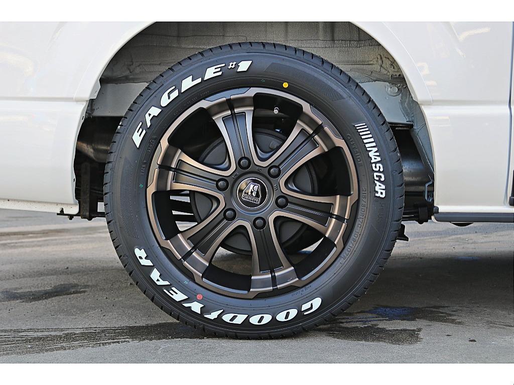 R7年式　ハイエースバン　ダークプライムⅡ　ガソリン2WD　シンプルカスタム♪