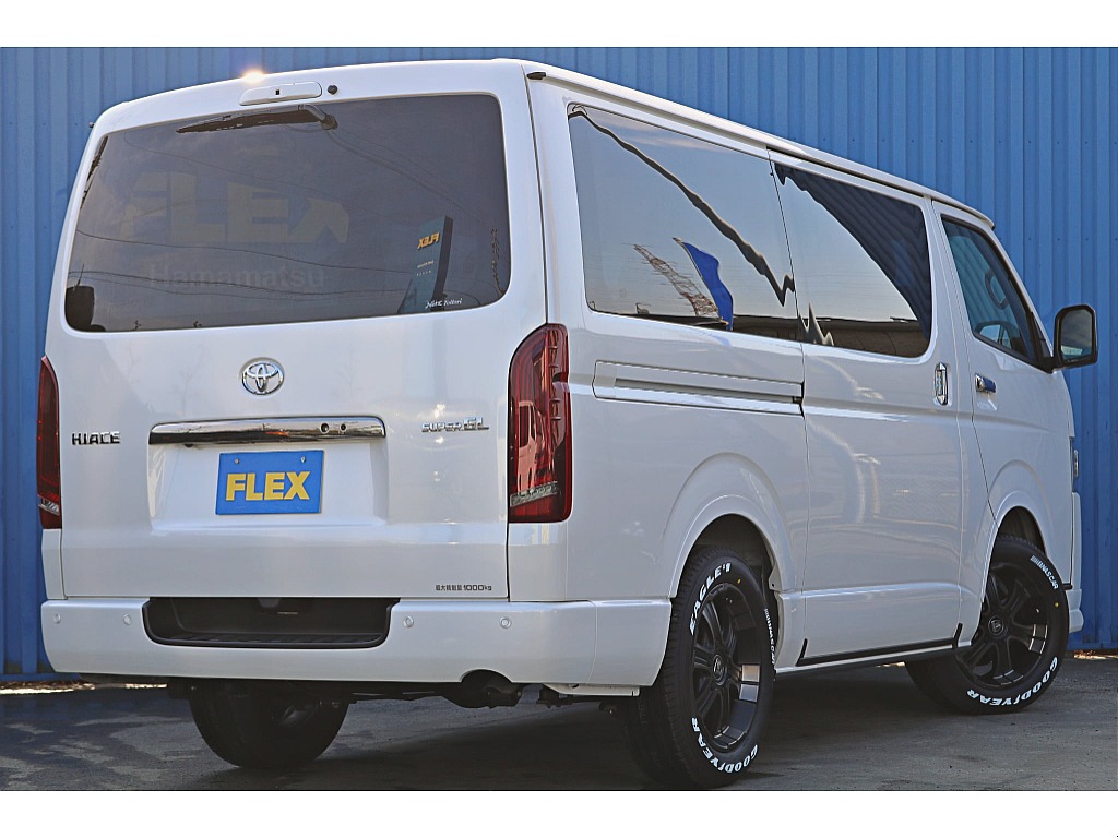 R7年式　ハイエースバン　ダークプライムⅡ　ガソリン2WD　シンプルカスタム♪