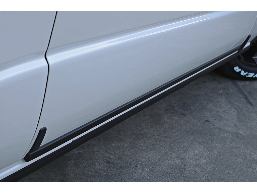 R7年式　ハイエースバン　ダークプライムⅡ　ガソリン2WD　シンプルカスタム♪