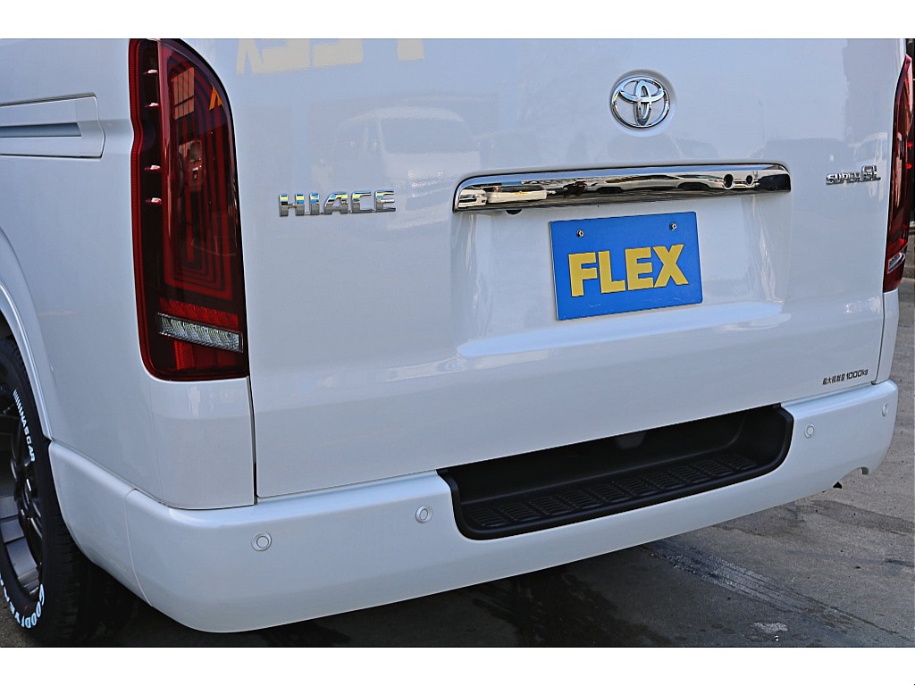 R7年式　ハイエースバン　ダークプライムⅡ　ガソリン2WD　シンプルカスタム♪