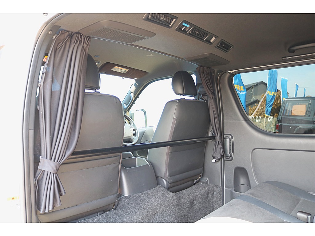 リア5面＆センターカーテン施工済♪