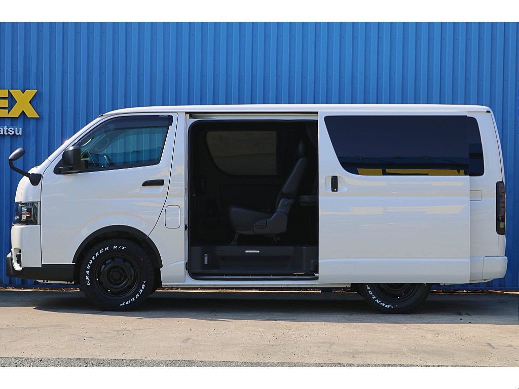 R5年式　ハイエースバン　ダークプライムⅡ　オフロードカスタム♪