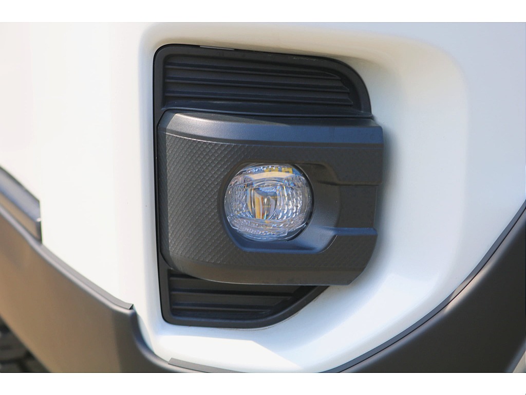 現行型のハイエースはフォグランプもＬＥＤ仕様♪
