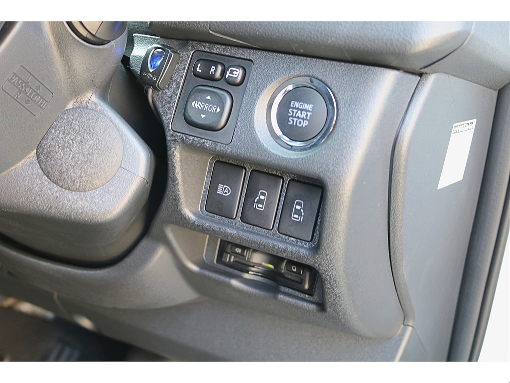 プッシュスターター　パワスラ操作スイッチ　ビルトインETC　等、使いやすい位置に配置♪
