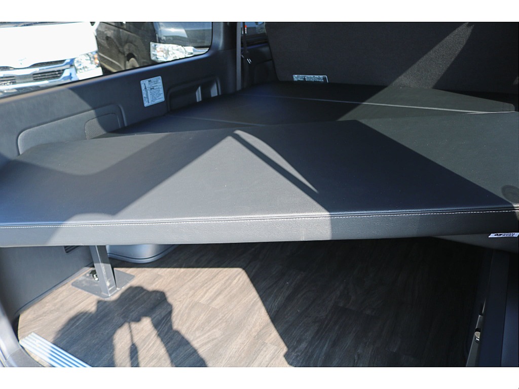 ＦＬＥＸ　ベッドキットＴＹＰＥ２　高さ調整可能♪後部座席の足元から荷室にかけて重歩行用フロアも施工済♪