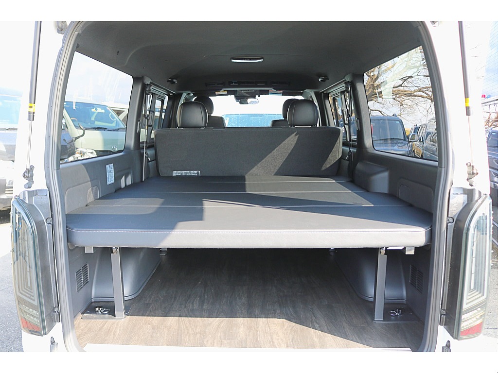 ＦＬＥＸ　ベッドキットＴＹＰＥ２　高さ調整可能♪後部座席の足元から荷室にかけて重歩行用フロアも施工済♪