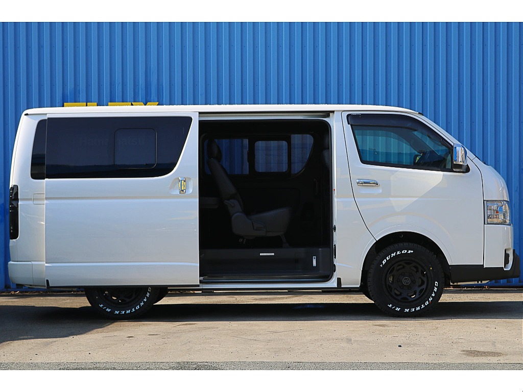 R5年式ハイエースバン　ディーゼル4WD　ダークプライムⅡ　FLEXオフロードカスタム＆フローリング施工♪