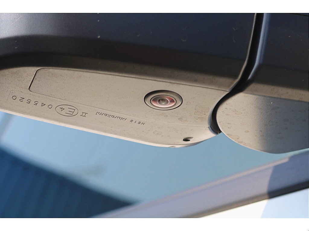 パノラミックビューモニター装備　運転席からの目視だけでは見にくい車両周辺の状況をリアルタイムで表示♪