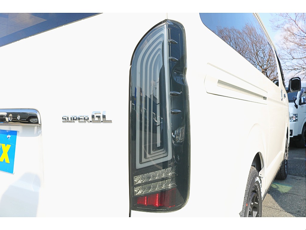 FLEX　ネオトレースLEDテールランプスモークカラー♪奥行きのある立体的なデザイン♪