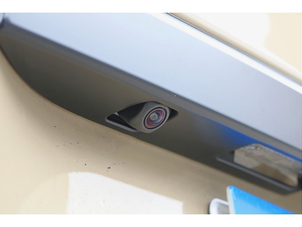 パノラミックビューモニター装備　運転席からの目視だけでは見にくい車両周辺の状況をリアルタイムで表示♪