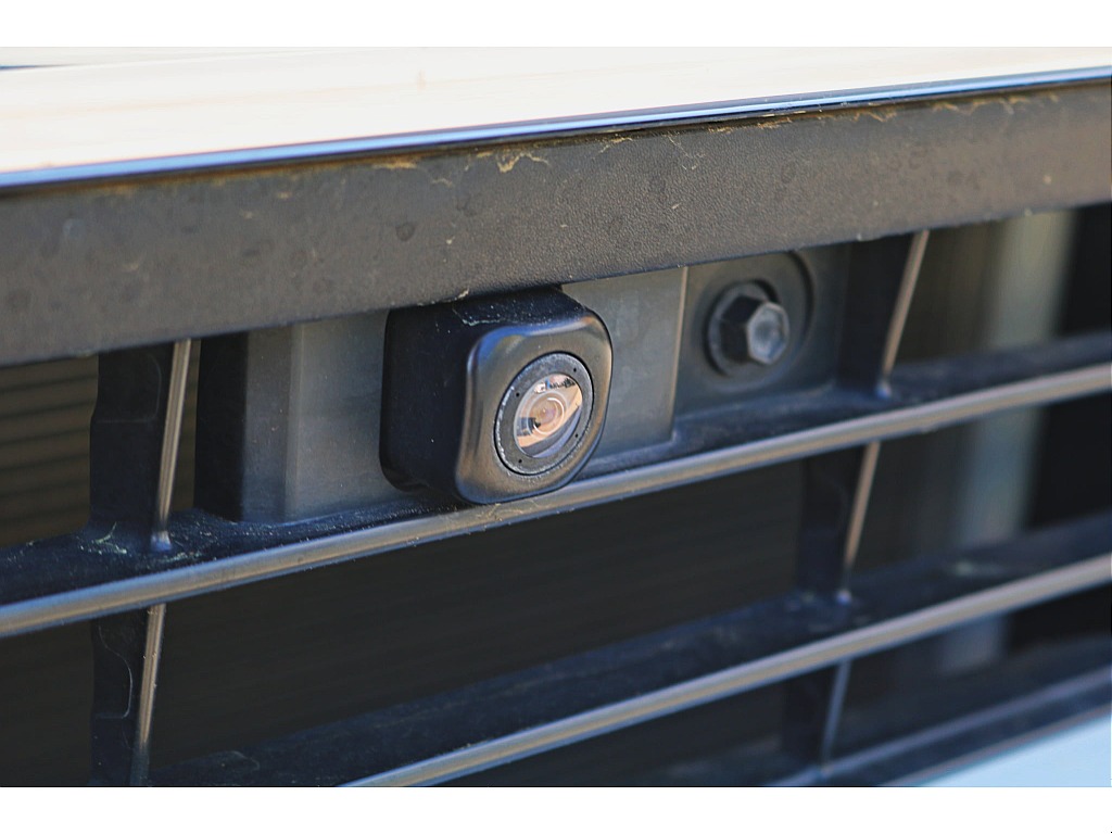 パノラミックビューモニター装備　運転席からの目視だけでは見にくい車両周辺の状況をリアルタイムで表示♪