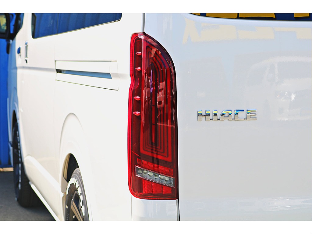 ＦＬＥＸ　ネオトレースLEDテールランプ♪奥行きのある立体的なデザイン♪