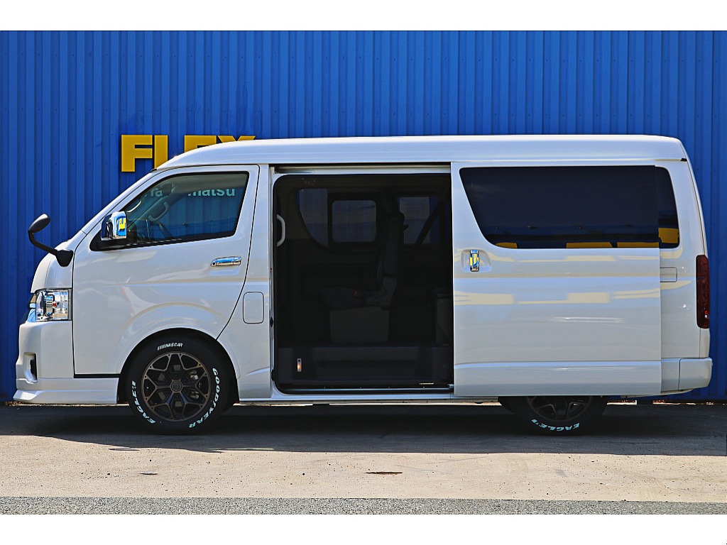 令和5年式ハイエースワゴン　ローダウンカスタム＆大型ナビ搭載♪