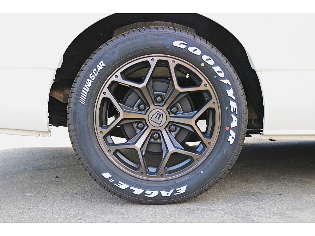 バルベロ　スタイリングヘックスホイール　１７インチ　×　グッドイヤー　ナスカータイヤ♪