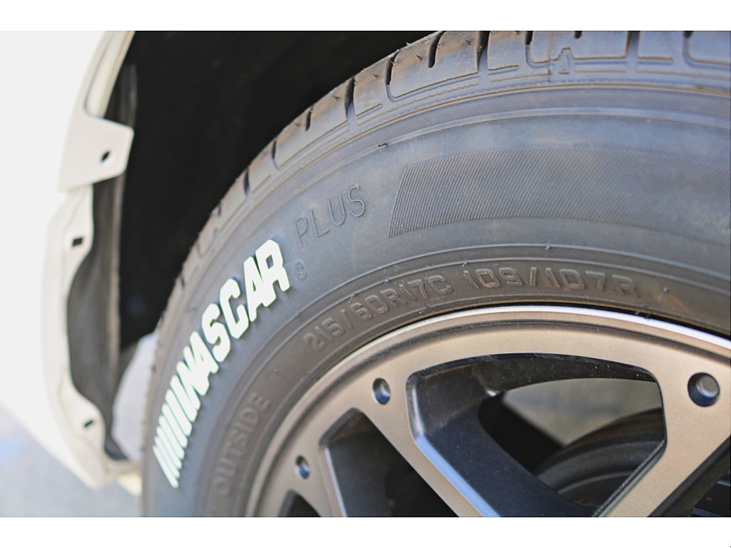 バルベロ　スタイリングヘックスホイール　１７インチ　×　グッドイヤー　ナスカータイヤ♪