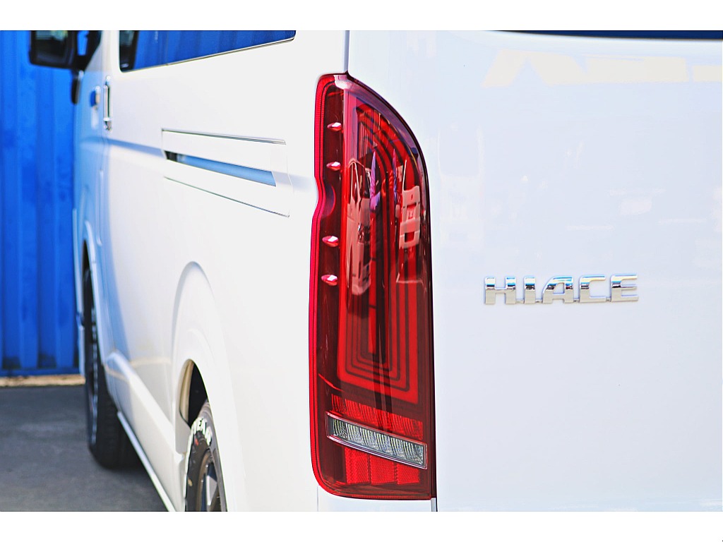 ＦＬＥＸ　ネオトレースLEDテールランプ♪奥行きのある立体的なデザイン♪