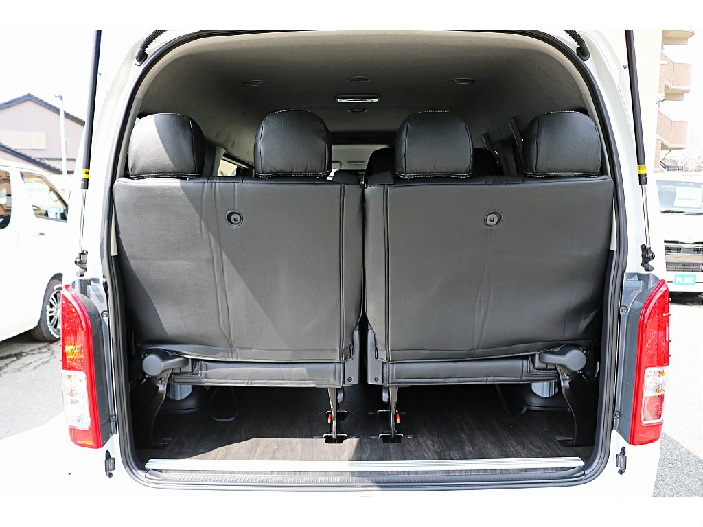 Ｒ5年式　ハイエースワゴン　10人乗りカスタム＆フローリング施工♪