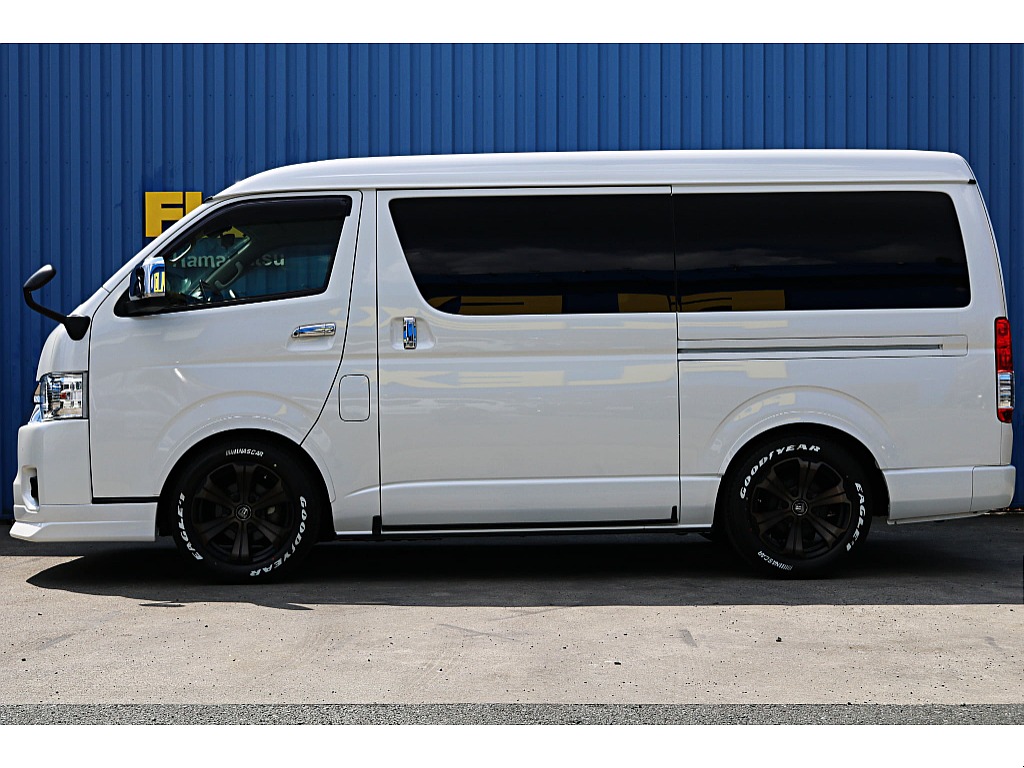 Ｒ5年式　ハイエースワゴン　10人乗りカスタム＆フローリング施工♪