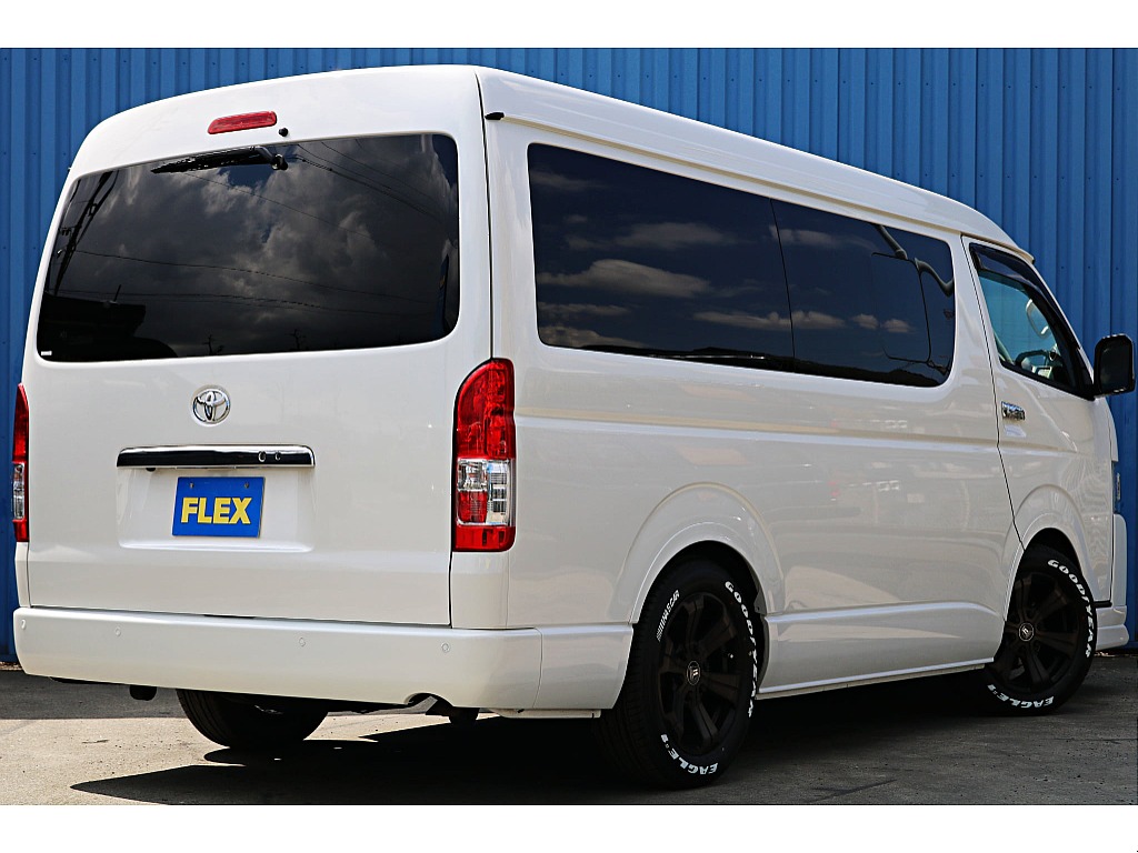 Ｒ5年式　ハイエースワゴン　10人乗りカスタム＆フローリング施工♪