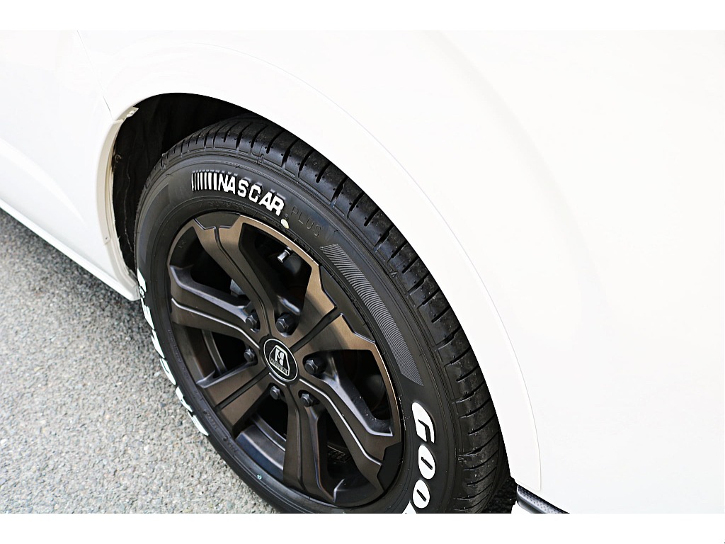 Ｒ5年式　ハイエースワゴン　10人乗りカスタム＆フローリング施工♪