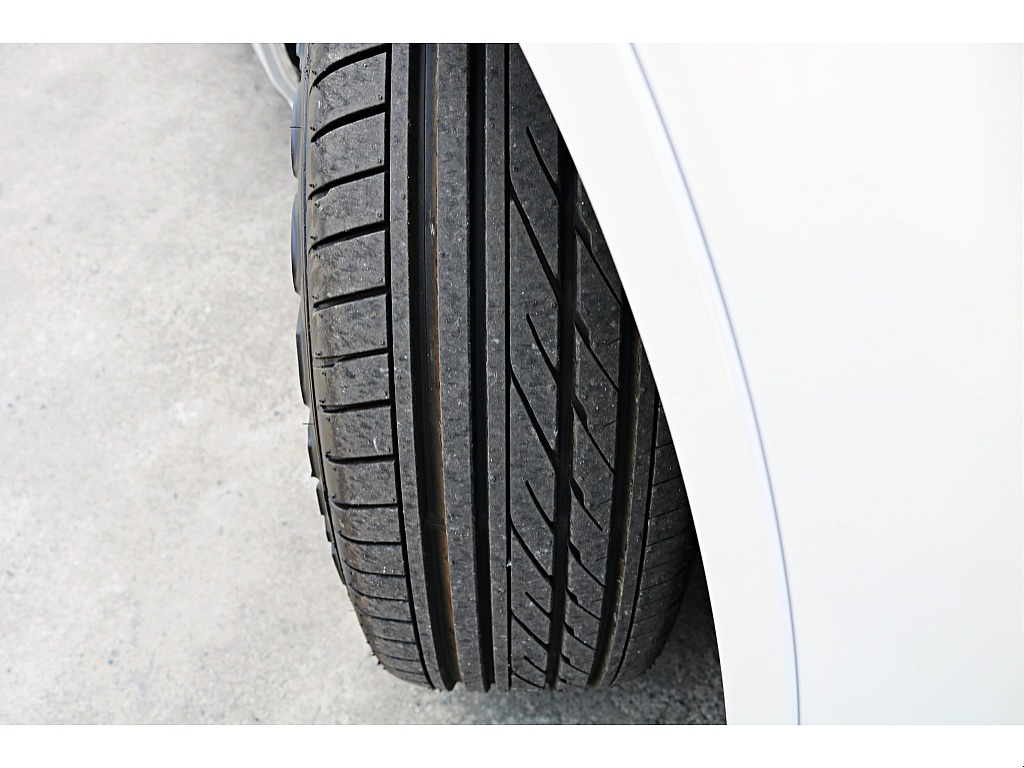 Ｒ5年式　ハイエースワゴン　10人乗りカスタム＆フローリング施工♪