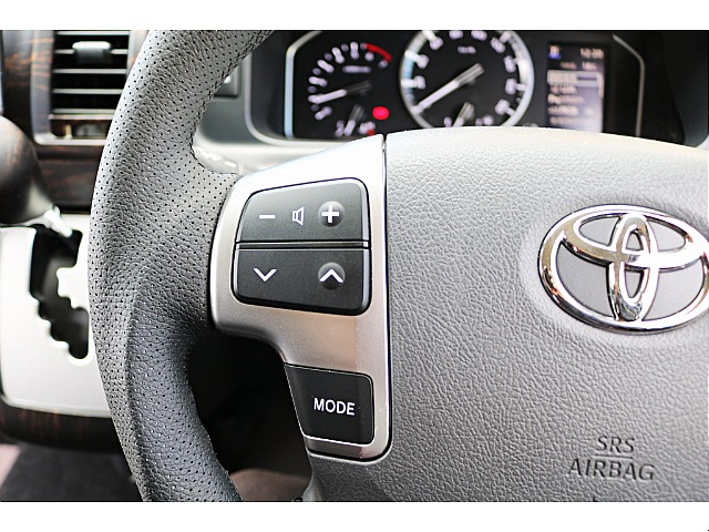 ステアリングから手を放すことなく音量やモードの切り替えができます♪