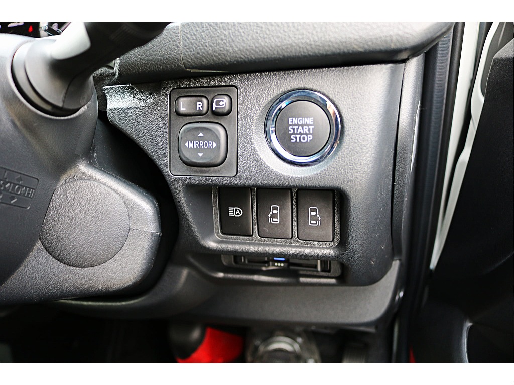 プッシュスターター　パワスラ操作スイッチ　ビルトインETC　等、使いやすい位置に配置♪