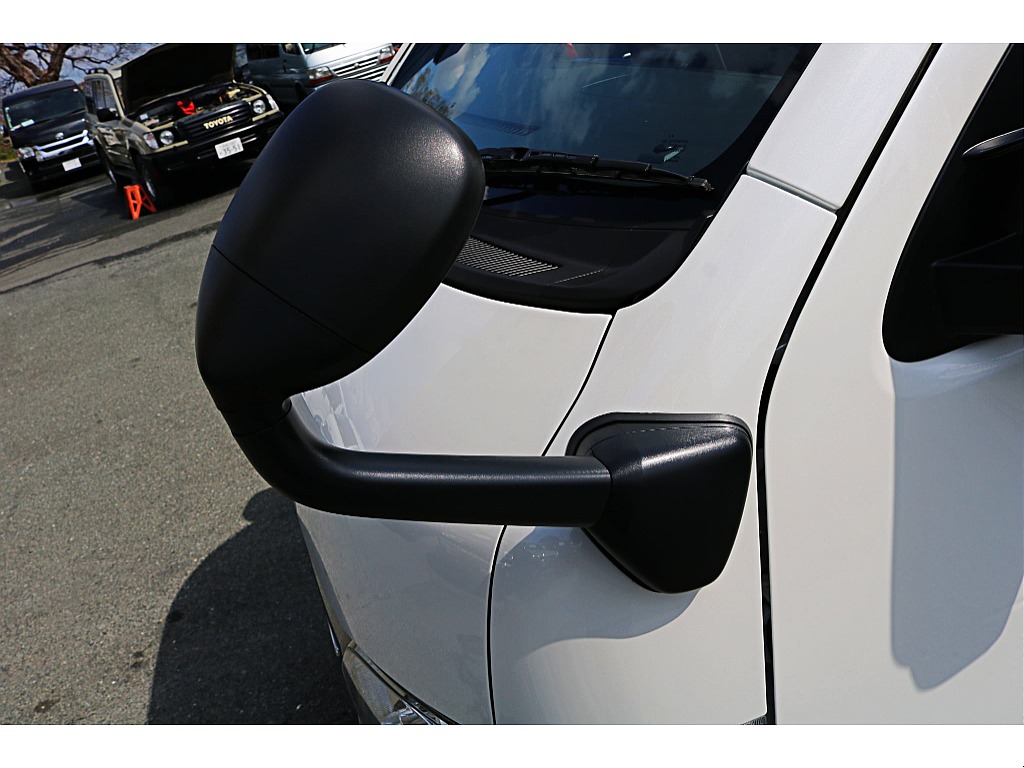 左前方のガッツミラーは無くてはならない存在☆