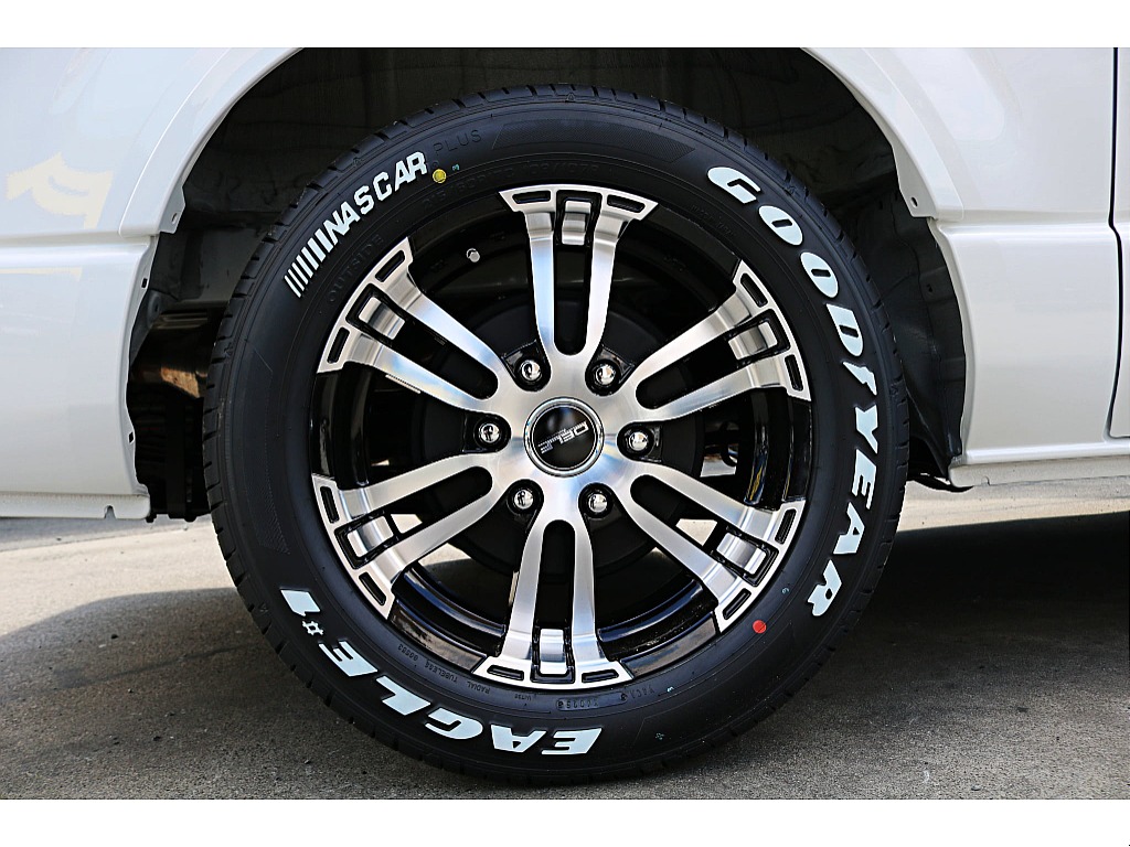 ＦＬＥＸ　Ｄｅｌｆ０２ホイール　１７インチ　×　グッドイヤー　ナスカータイヤ♪