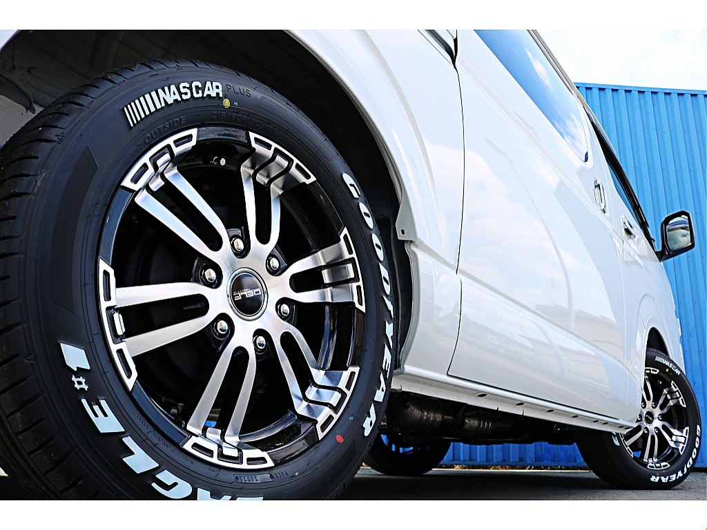 ＦＬＥＸ　Ｄｅｌｆ０２ホイール　１７インチ　×　グッドイヤー　ナスカータイヤ♪