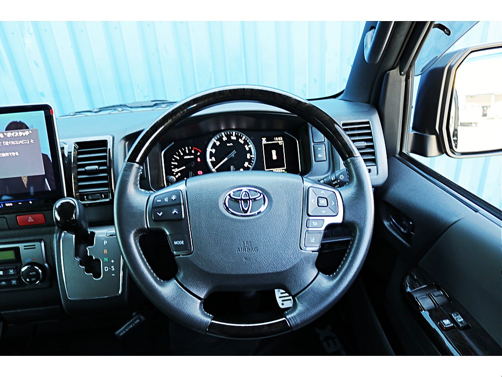 R4年式　ハイエースバン　ダークプライム2　車中泊カスタム＆大型ナビカスタム♪