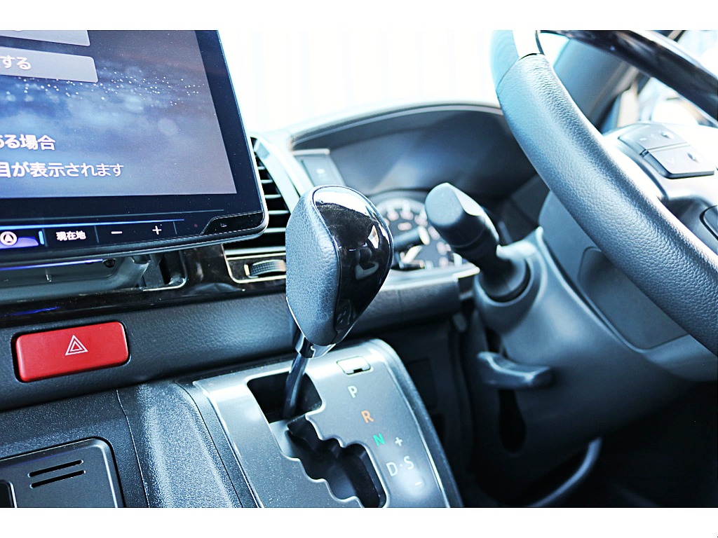 R4年式　ハイエースバン　ダークプライム2　車中泊カスタム＆大型ナビカスタム♪