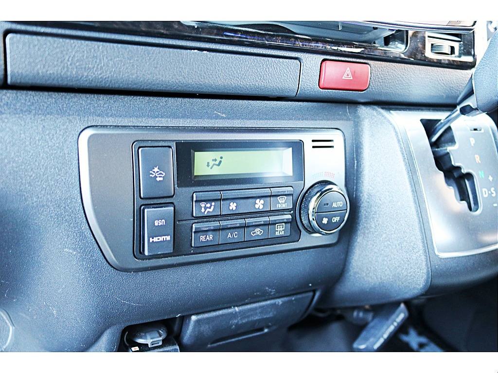 R4年式　ハイエースバン　ダークプライム2　車中泊カスタム＆大型ナビカスタム♪