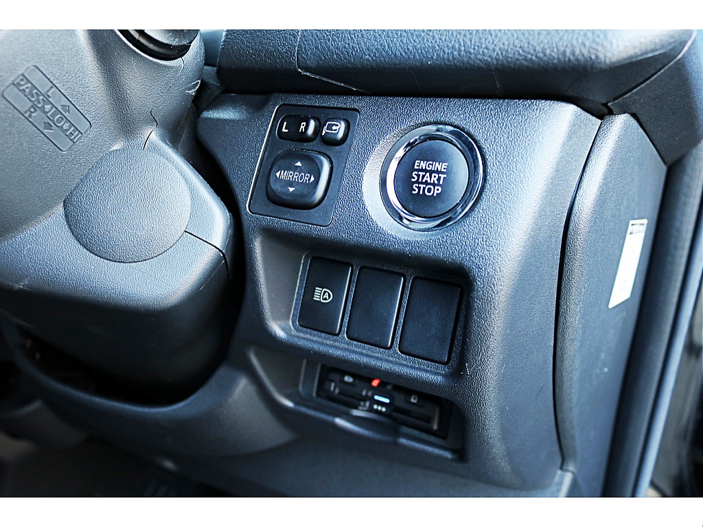 R4年式　ハイエースバン　ダークプライム2　車中泊カスタム＆大型ナビカスタム♪