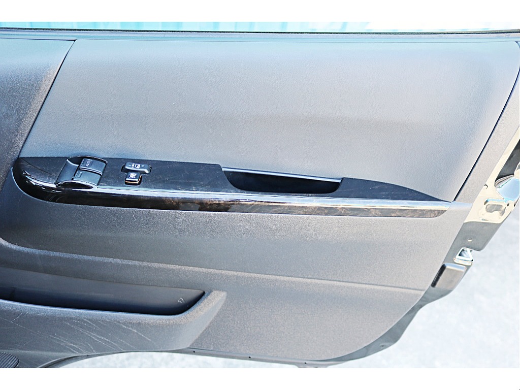 R4年式　ハイエースバン　ダークプライム2　車中泊カスタム＆大型ナビカスタム♪