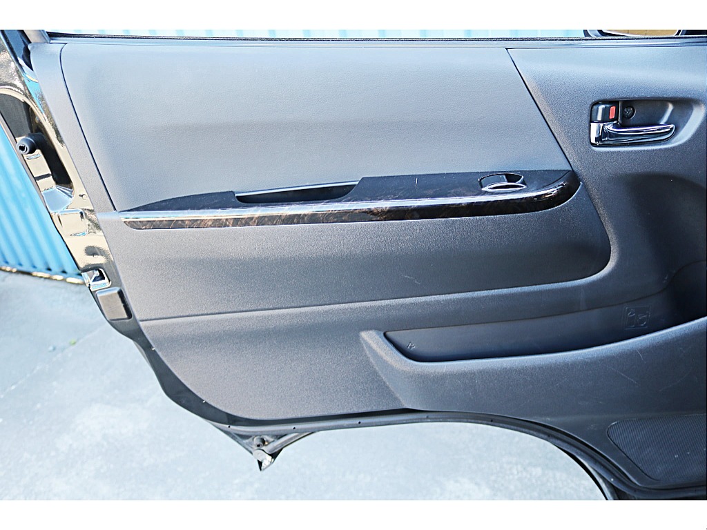 R4年式　ハイエースバン　ダークプライム2　車中泊カスタム＆大型ナビカスタム♪