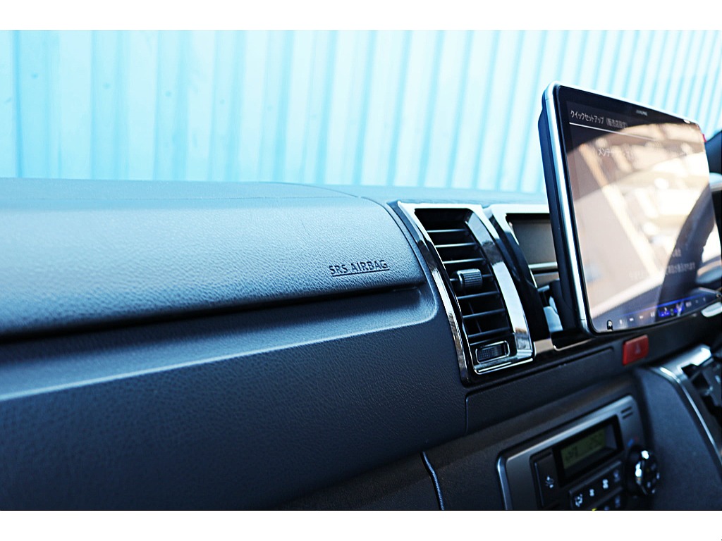 R4年式　ハイエースバン　ダークプライム2　車中泊カスタム＆大型ナビカスタム♪