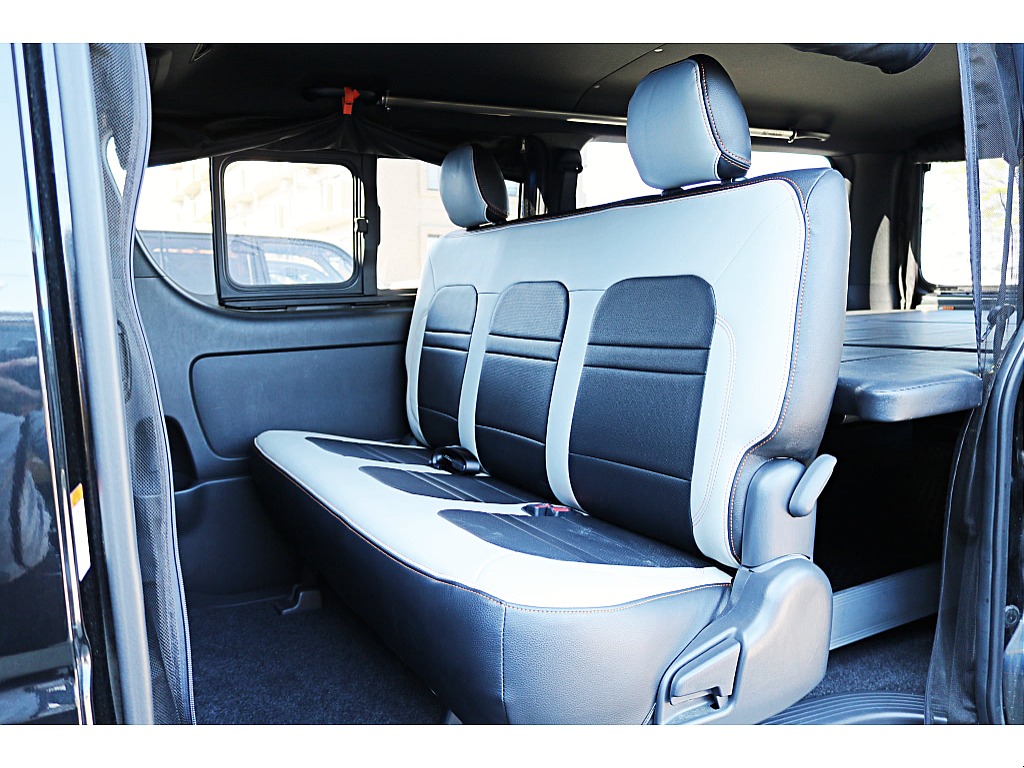 R4年式　ハイエースバン　ダークプライム2　車中泊カスタム＆大型ナビカスタム♪