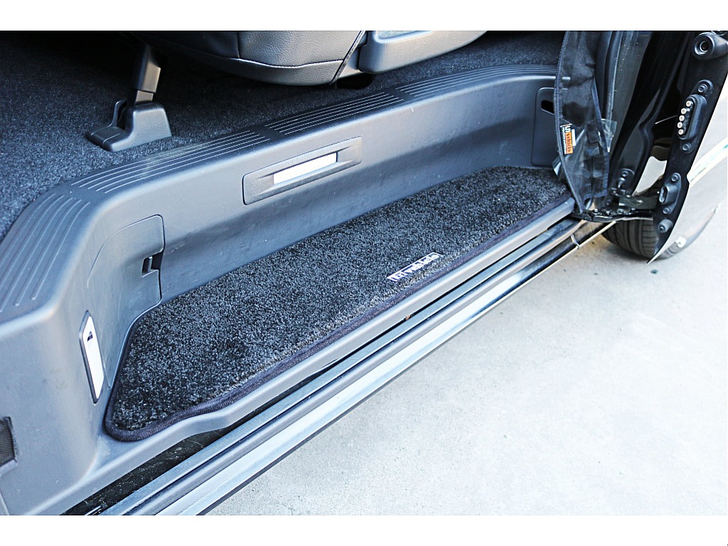 R4年式　ハイエースバン　ダークプライム2　車中泊カスタム＆大型ナビカスタム♪