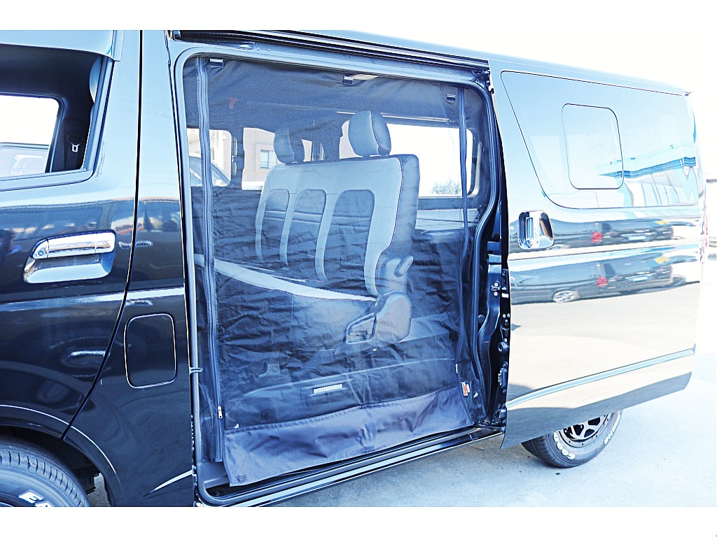 R4年式　ハイエースバン　ダークプライム2　車中泊カスタム＆大型ナビカスタム♪